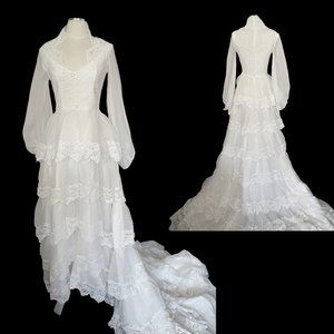Pristine Gorgeous Vintage Tiered Sheer Lace Beaded Wedding Gown Size 6